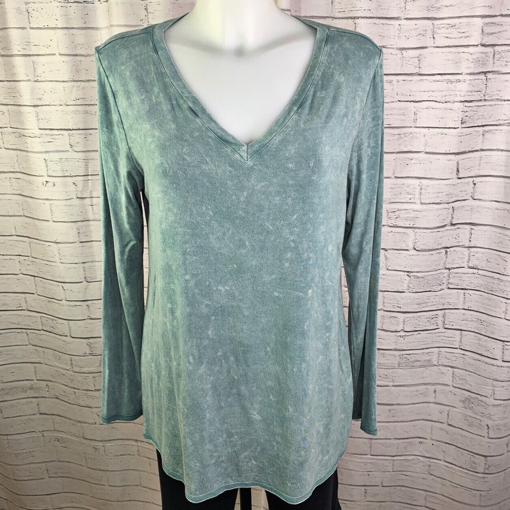 SOFT SURROUNDINGS V-neck Top Long-Sleeve Size Medium Blue Acid Wash Knit Stretch